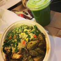 Foto tirada no(a) Kale Health Food NYC por Eloise M. em 3/7/2014