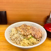 Photo taken at Ramen Jiro by デジャブ歌手はまるで 黒. on 4/21/2024