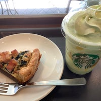 Photo taken at Starbucks by セルジオ A. on 6/12/2022