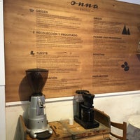 Das Foto wurde bei Onna Coffee von Designer F. am 9/4/2016 aufgenommen
