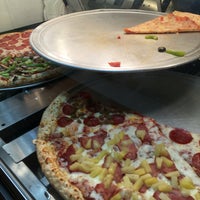 5/20/2016にBobak E.がNew York Pizza Kitchenで撮った写真