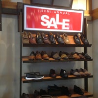 clarks shoe store