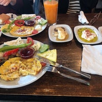 Foto scattata a Tosbağa Cafe da Ömrie ✌️ il 1/14/2018