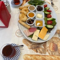 Photo taken at Kirinti Simit Cafe by 💦uğur K. on 5/11/2022