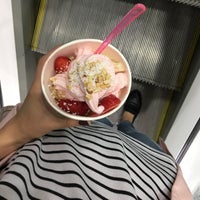 รูปภาพถ่ายที่ YoYo Frozen Yoghurt โดย Nastia P. เมื่อ 6/9/2016