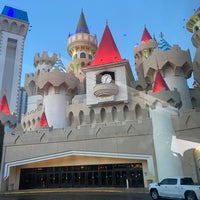 Foto diambil di Excalibur Hotel &amp;amp; Casino oleh 万就 山. pada 3/16/2024