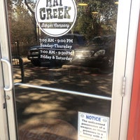 Снимок сделан в Hat Creek Burger Co. пользователем Rudy R. 2/21/2020