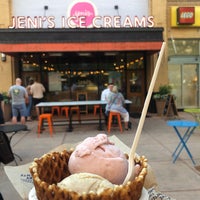 Foto tomada en Jeni&amp;#39;s Splendid Ice Creams  por Alaa Y. el 6/12/2021