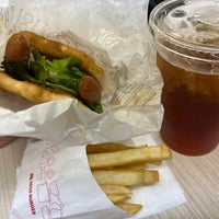 Photo taken at MOS Burger by 牛 ビ. on 9/15/2022