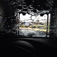 2/17/2014 tarihinde Kristin G.ziyaretçi tarafından Cascades Car Wash'de çekilen fotoğraf