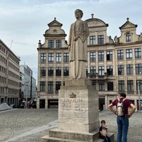 Photo taken at Statue Reine Elisabeth / Standbeeld Koningin Elisabeth by Sana K. on 10/27/2022