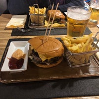 Photo taken at The Burger Federation Rome by Corina H. on 11/20/2019