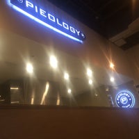 5/25/2016 tarihinde James R.ziyaretçi tarafından Pieology Pizzeria'de çekilen fotoğraf