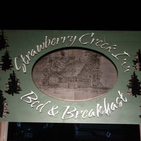 Foto tomada en Strawberry Creek Inn Bed &amp;amp; Breakfast  por Jës el 10/26/2017