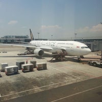 Photo taken at SQ974 SIN-BKK / Singapore Airlines by chocolate mikey &amp;quot;-&amp;quot; on 4/20/2013