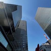 Photo taken at 箱根駅伝 大手町発着点 by た〜き on 5/18/2023