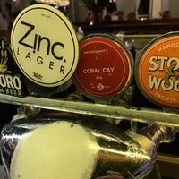 Foto diambil di Zinc Restaurant &amp;amp; Lounge Bar oleh Mike B. pada 4/20/2022