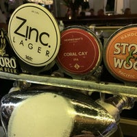 Foto diambil di Zinc Restaurant &amp;amp; Lounge Bar oleh Mike B. pada 4/22/2022