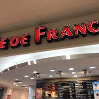 Photo taken at Vie de France by Level 3. on 10/10/2018