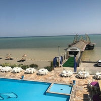 Photo taken at Merit Şahmaran Hotel Spa &amp;amp; Thalasso Luxury by 🇹🇷.....serkan . on 7/18/2021