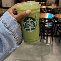 Foto tirada no(a) Starbucks por J S. em 7/16/2022