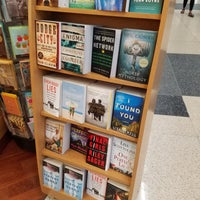 Photo taken at Barbara&amp;#39;s Bookstore by Rob B. on 3/17/2018