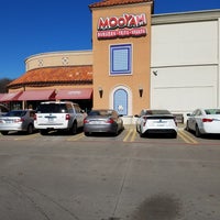 Photo taken at MOOYAH Burgers, Fries &amp;amp; Shakes by Rob B. on 12/13/2017