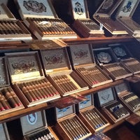 10/15/2015 tarihinde Vilar Cigars &amp;amp; Smoke Shopziyaretçi tarafından Vilar Cigars &amp;amp; Smoke Shop'de çekilen fotoğraf