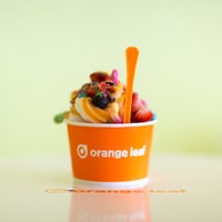 4/27/2018 tarihinde Orange Leaf Frozen Yogurt - Bloomingtonziyaretçi tarafından Orange Leaf Frozen Yogurt - Bloomington'de çekilen fotoğraf