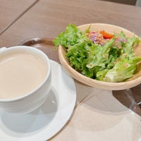 Photo taken at Ueshima Coffee House by Chisato on 1/15/2023
