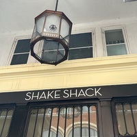 Photo taken at Shake Shack by Nas on 7/27/2023