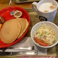 Photo taken at モリバコーヒー 新横浜アリーナ通り店 by aya on 3/27/2021