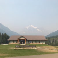 Das Foto wurde bei British Columbia Visitor Centre @ Mt Robson von Artem R. am 8/12/2017 aufgenommen