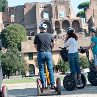 รูปภาพถ่ายที่ Rome by Segway โดย Rome by Segway เมื่อ 12/23/2013