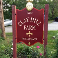 รูปภาพถ่ายที่ Clay Hill Farm โดย M &amp;amp; M. เมื่อ 7/6/2013