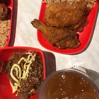 Photo taken at BonChon by Rhea G. on 9/26/2019