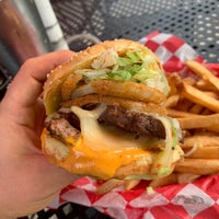 Снимок сделан в Gino&amp;#39;s Burgers &amp;amp; Chicken пользователем LEVEL 13 7/27/2021