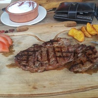 Foto diambil di Şehir Kasabı &amp; Steak House oleh Sadegül B. pada 12/7/2017