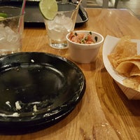 Foto scattata a Los Taquitos Mexican Grill da Jari R. il 12/28/2016