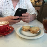 Photo taken at Extracto Coffee House &amp;amp; Roastery by Laura E. on 7/21/2018