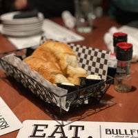 Foto tirada no(a) Bullfish Grill por A7lam ♌️ em 12/22/2022