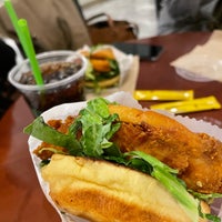 Photo taken at Shake Shack by A7lam ♌️ on 12/13/2022