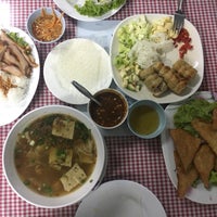 Photo taken at M.J. แหนมเนืองอาหารเวียดนาม by Mai M. on 9/2/2018