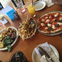 Foto diambil di Under The Sun Eatery &amp;amp; Pizzeria oleh shoug a. pada 8/20/2016