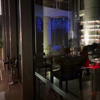 Photo prise au Vista Lounge and Bar par 𝐀𝐇★ 707‏ 🇸🇦 U. le7/26/2023