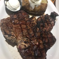 Photo taken at Black Angus Steakhouse by Lílian U. on 1/1/2018