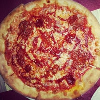 Foto diambil di Pizzeria Da Luiggi oleh Asstyle A. pada 12/19/2013