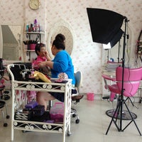 Photo taken at Tangmo: Beauty Salon by moonbeammer on 8/17/2013