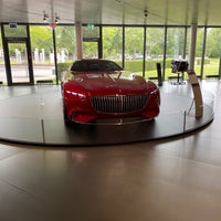 Photo taken at Mercedes-Benz Kundencenter by Gaby W. on 6/30/2021