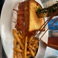 Photo taken at Hash House A Go Go by Jeffrey S. on 1/13/2022